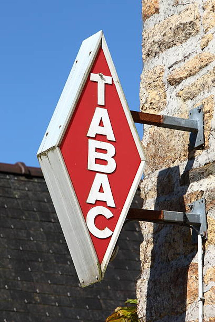 Acces indpendant au calme dans une impasseGrand salon sjour, cuisine, wc, salle de bainEtage avec 4 chambres, une salle de bain, un wc
